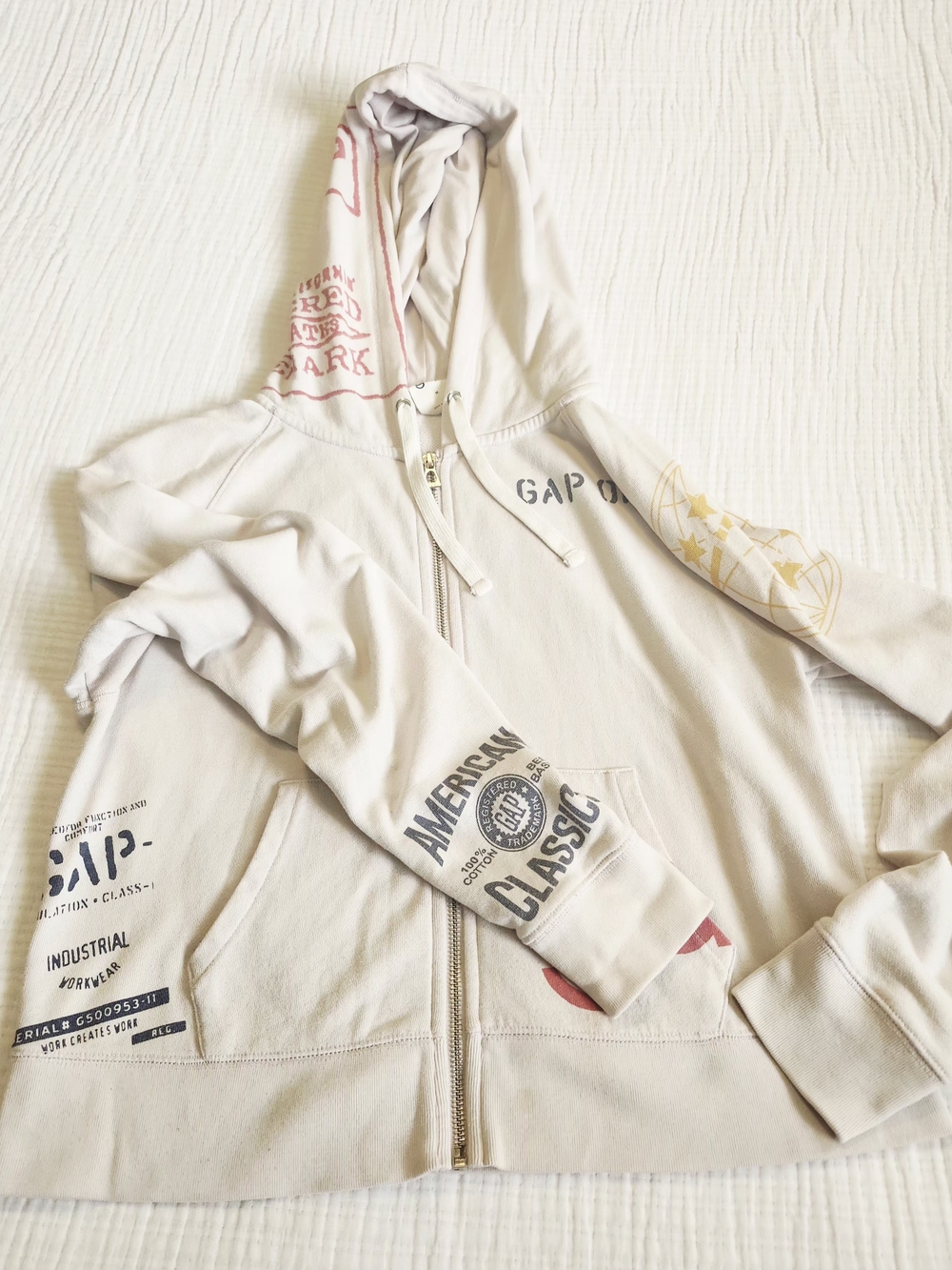 GAP Women’s Soft Pink Zip-Up Hoodie – American Classic Graphic